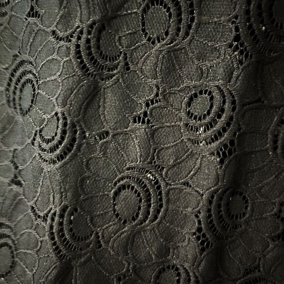 🟢Ann Taylor LOFT Black Floral Lace Short Sleeve Shirt Size XSP - Picture 4 of 5